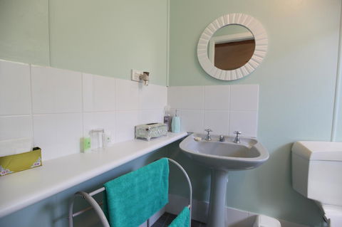 Jacaranda Guest House - C Tourism 9