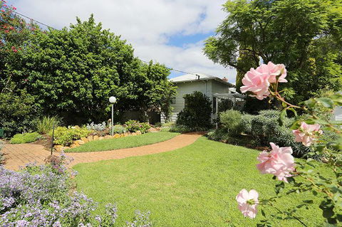 Jacaranda Guest House - C Tourism 40