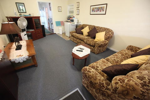 Jacaranda Guest House - C Tourism 8