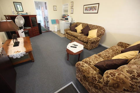 Jacaranda Guest House - C Tourism 7