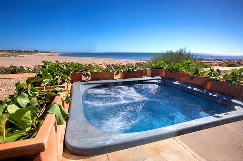 Mantarays Ningaloo Beach Resort - C Tourism 7