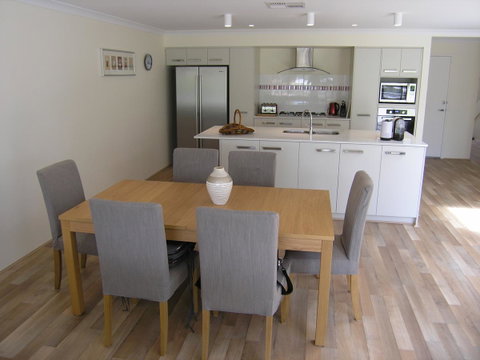 Swan Valley Townhouse - C Tourism 14