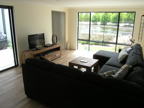 Swan Valley Townhouse - C Tourism 13