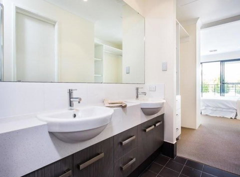 Swan Valley Townhouse - C Tourism 3
