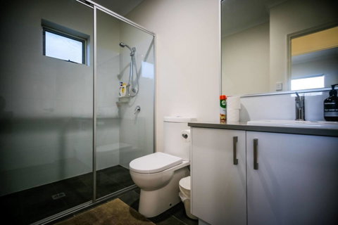 VIP Stays - Villa De Burswood Luxury 3BR Suite W/ King Bed FREE WIFI - C Tourism 17