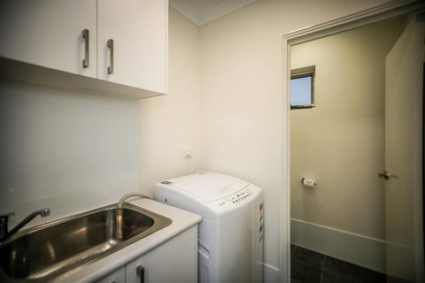 VIP Stays - Villa De Burswood Luxury 3BR Suite W/ King Bed FREE WIFI - C Tourism 4