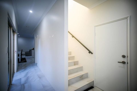 VIP Stays - Villa De Burswood Luxury 3BR Suite W/ King Bed FREE WIFI - C Tourism 25