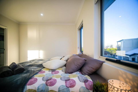 VIP Stays - Villa De Burswood Luxury 3BR Suite W/ King Bed FREE WIFI - C Tourism 1