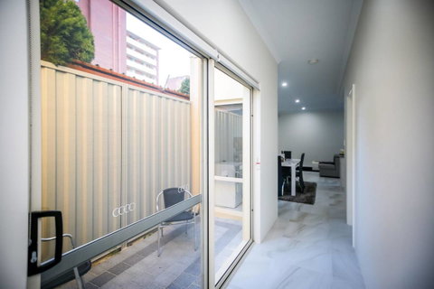 VIP Stays - Villa De Burswood Luxury 3BR Suite W/ King Bed FREE WIFI - C Tourism 12