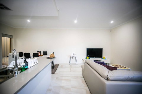 VIP Stays - Villa De Burswood Luxury 3BR Suite W/ King Bed FREE WIFI - C Tourism 8