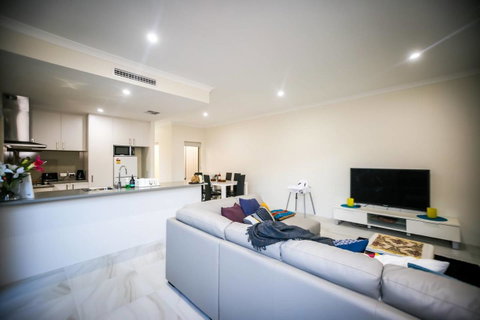 VIP Stays - Villa De Burswood Luxury 3BR Suite W/ King Bed FREE WIFI - C Tourism 14
