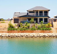 27 Corella Court - Exquisite Marina Home With a Pool and Wi-Fi - C Tourism