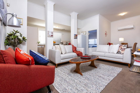 Como Executive Apartment - C Tourism 0