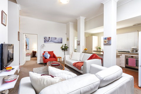 Como Executive Apartment - C Tourism 5