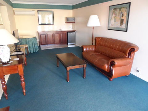 Clifton Motel & Grittleton Lodge - C Tourism 25