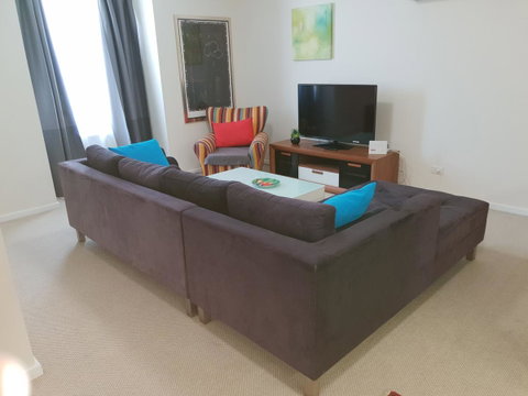 Superb 2 BR East Perth Riverside Apartment Location Comfort And Space 45 - C Tourism 0