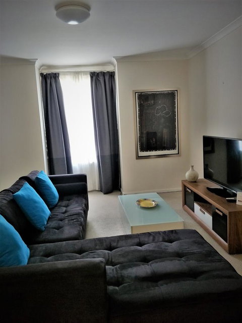 Superb 2 BR East Perth Riverside Apartment Location Comfort And Space 45 - C Tourism 14