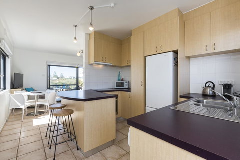 Cottesloe Marine Apartment - Executive Escapes - C Tourism 10