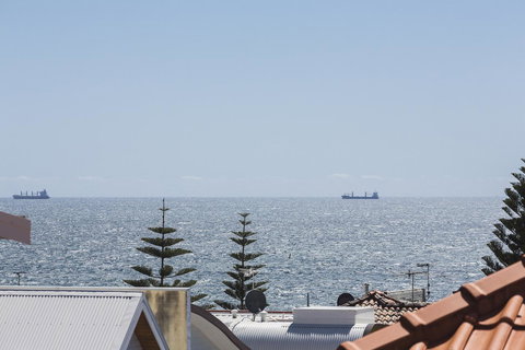 Cottesloe Marine Apartment - Executive Escapes - C Tourism 16