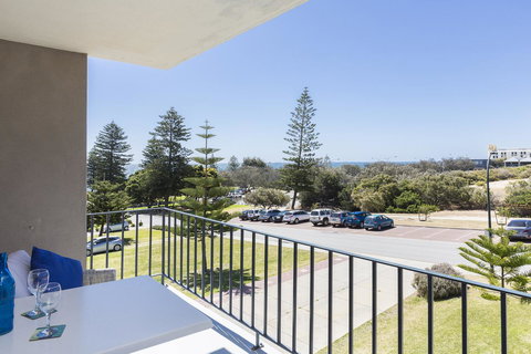 Cottesloe Marine Apartment - Executive Escapes - C Tourism 6
