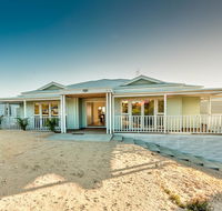 Blue Sky Escapes The Lookout Lancelin - C Tourism