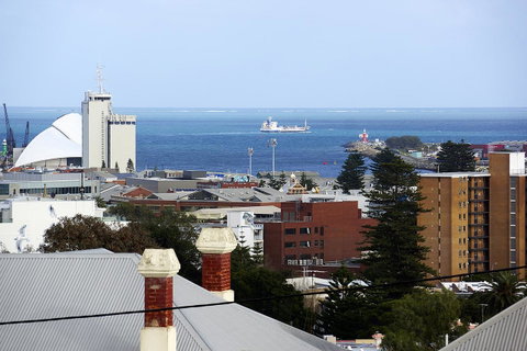 Studio 302 With Ocean Views - C Tourism 23