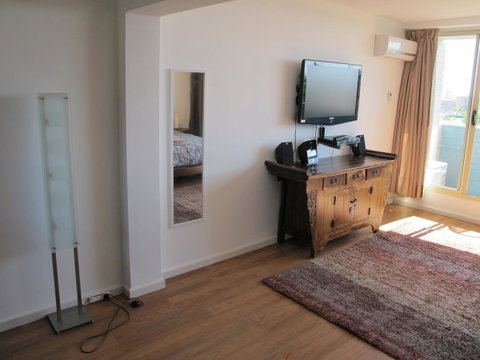 Studio 204 With Harbour, Ocean And Sunset Views From The Balcony - C Tourism 14
