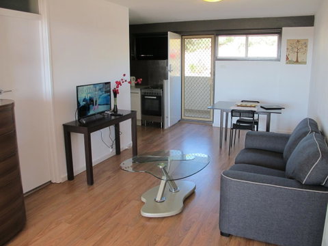 Studio 204 With Harbour, Ocean And Sunset Views From The Balcony - C Tourism 9