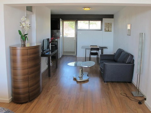 Studio 204 With Harbour, Ocean And Sunset Views From The Balcony - C Tourism 3