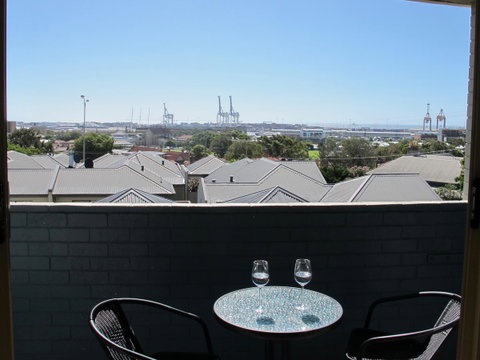 Studio 204 With Harbour, Ocean And Sunset Views From The Balcony - C Tourism 4
