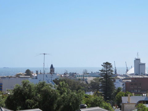 Studio 204 With Harbour, Ocean And Sunset Views From The Balcony - C Tourism 13