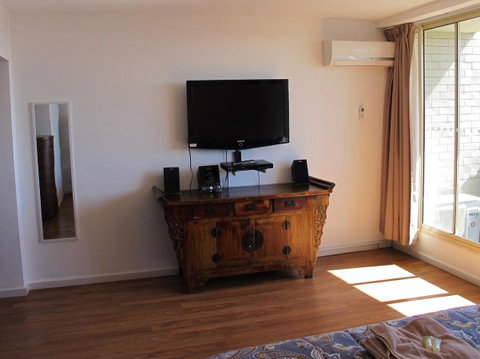Studio 204 With Harbour, Ocean And Sunset Views From The Balcony - C Tourism 7