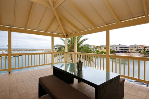 The Marina Hotel - Mindarie - C Tourism 7