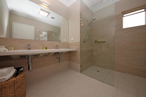 The Marina Hotel - Mindarie - C Tourism 15