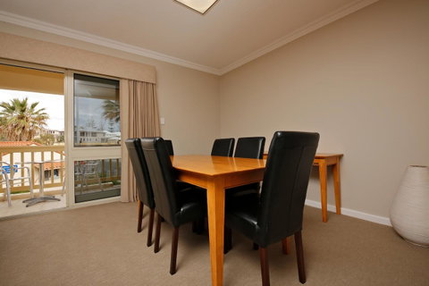 The Marina Hotel - Mindarie - C Tourism 11