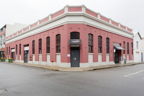 Windows On Pakenham - C Tourism 17