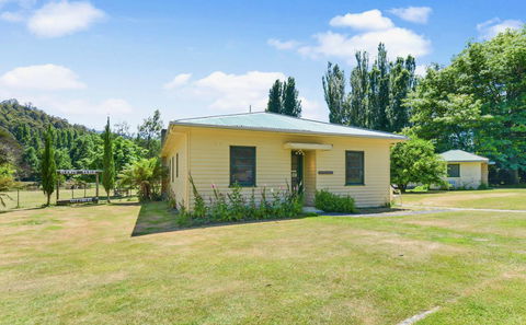 Giants Table And Cottages - C Tourism 3