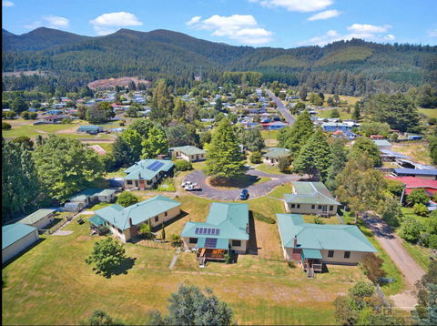 Giants Table And Cottages - C Tourism 27