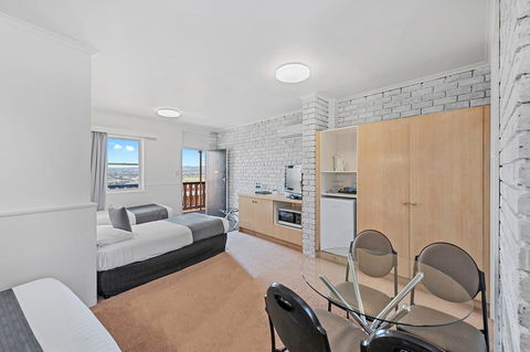 Coach House Launceston - C Tourism 9