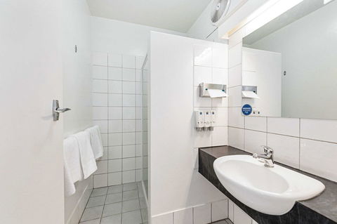 Coach House Launceston - C Tourism 24