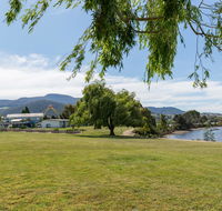 Riverfront Motel  Villas - C Tourism
