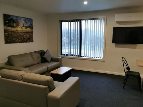Youngtown Executive Apartments - 2BR Included, Free Parking & Wifi, Sofa Bed & Cot Fee Applies - C Tourism 3