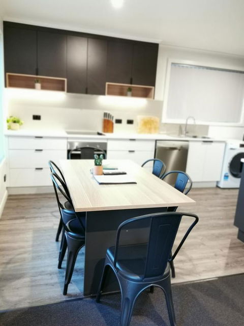 Youngtown Executive Apartments - 2BR Included, Free Parking & Wifi, Sofa Bed & Cot Fee Applies - C Tourism 31