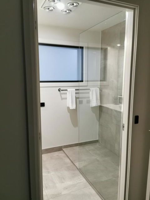 Youngtown Executive Apartments - 2BR Included, Free Parking & Wifi, Sofa Bed & Cot Fee Applies - C Tourism 7