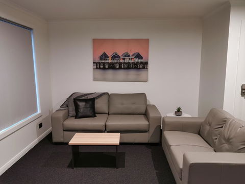 Youngtown Executive Apartments - 2BR Included, Free Parking & Wifi, Sofa Bed & Cot Fee Applies - C Tourism 4