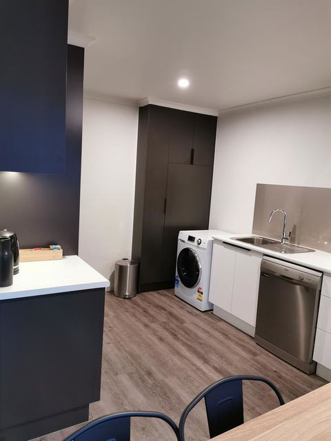 Youngtown Executive Apartments - 2BR Included, Free Parking & Wifi, Sofa Bed & Cot Fee Applies - C Tourism 34