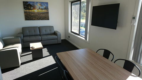 Youngtown Executive Apartments - 2BR Included, Free Parking & Wifi, Sofa Bed & Cot Fee Applies - C Tourism 5