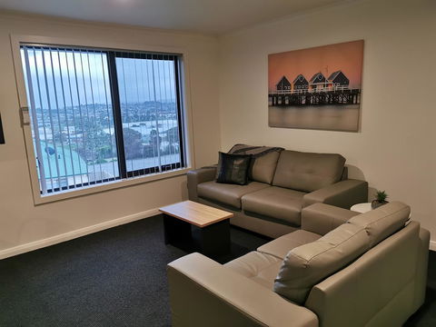 Youngtown Executive Apartments - 2BR Included, Free Parking & Wifi, Sofa Bed & Cot Fee Applies - C Tourism 35