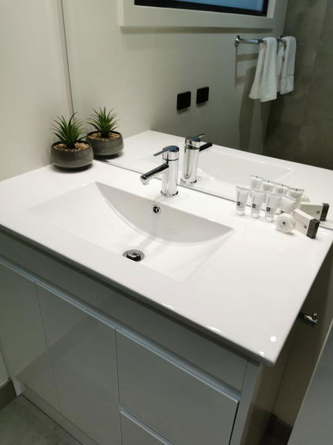 Youngtown Executive Apartments - 2BR Included, Free Parking & Wifi, Sofa Bed & Cot Fee Applies - C Tourism 38