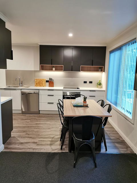 Youngtown Executive Apartments - 2BR Included, Free Parking & Wifi, Sofa Bed & Cot Fee Applies - C Tourism 2